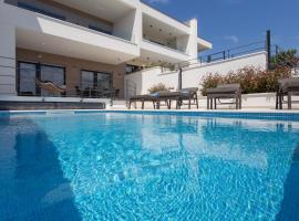 Villa Orange Tree villa with private Pool, hotel en Vinišće
