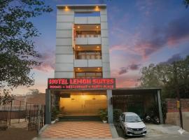 Hotel Lemon Suites & Banquet By Aura, hotel v destinaci Noida