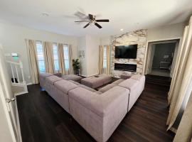 Family Retreat with Pool, Game Room & Huge Backyard, Hotel in Frisco