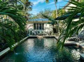 Charming Studio w Pool One Mile to Beach Pets Welcome