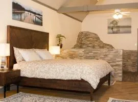 Gaspereau Suite -Jacuzzi, KngBd, DT