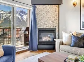 Stunning Penthouse with Mtn Views Hot Tub and Pool