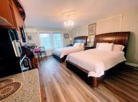 Victorian Room - Kitchenette, DT, Patio