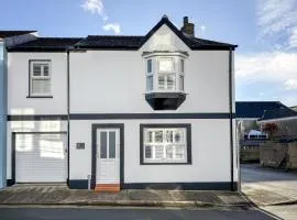 3 Bed in Tenby oc-m29588