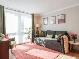 Henderson House - West End 3 Bedroom Family Home