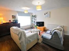 Spacious 3 Bedroom Home Ample Parking Near Shops