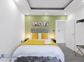 Large Comfy 4 Bedroom House, Ideal for Workers, FREE Parking