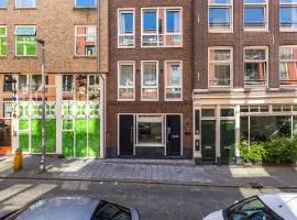 Luxury studio in Witte de Withkwartier incl prive-parkeerplaats