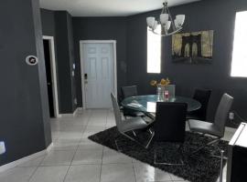 The Castle 6856, hotel a Tamarac