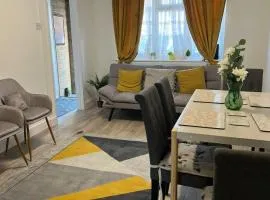 3 Bedroom Family Home with Drive & Garden near South Wimbledon