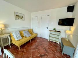 Modern, Cosy Country Cottage, Hotel in Cloncurry