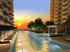Affordable 1BR Condo In Pasay with Balcony and Amenity View, Free Pool Fast WiFi Near NAIA Airport , MOA,PICC