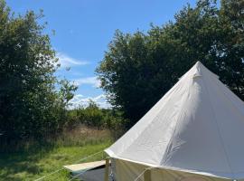 R&aring;&aring;dalen G&aring;rd & Tr&auml;dg&aring;rd ที่พักสไตล์เต็นท์ในเฮลซิงบอร์ก