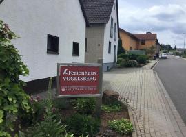 Ferienhaus Vogelsberg, hotel en Mechernich