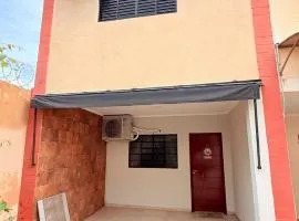 Sobrado de luxo em condomínio