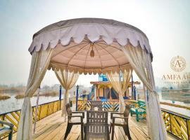 Dolphin houseboat, Hotel in Srinagar
