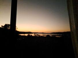 Petlyn Eco Cottage Tiny home peaceful pet friendly off grid in Wilderness, hotel a George