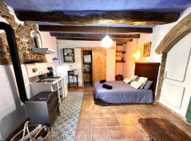 Estudio en masía Can Mon, Hotel in Anglés