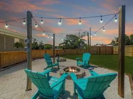 The Sandy Pineapple - Coastal Home STEPS to Beach, Pet & Family Friendly!
