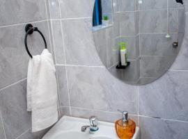 The Jay's Nest Studio BnB Siaya, hotel u gradu Siaya