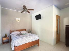 Tres Diamantes hotel, hotel v mestu Parrita