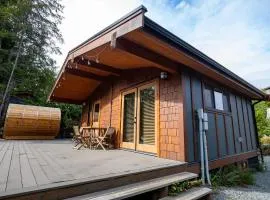 Explorer's Retreat Sauna & Bunkhouse & Fire pit