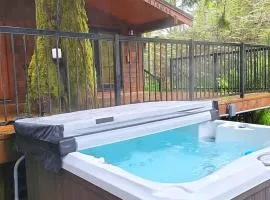 Hot tub Oasis Among Trees - Pet Friendly