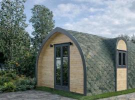 Casa Leandro glamping wooden tiny house, hotel i Latchi