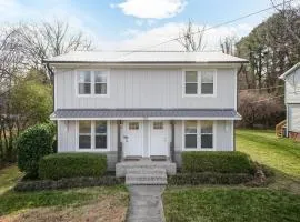 Private, Updated Townhouse in DT Apex