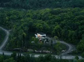 Chalet Peak Tremblant: Your Mountain Escape.