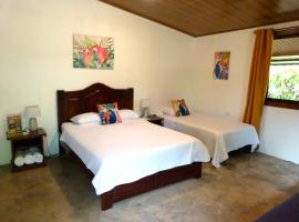 Naranjo Ferry & Roadside B&B، فندق في Lepanto