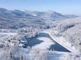 Domek całoroczny nad zalewem u podnóża Gór Stołowych