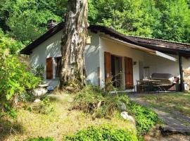 Lothlórien Exclusive house in the woods, Hotel in Bogno