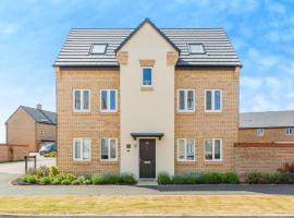 4 Bed Room Service Accommodation - 2 Parkings - Fibre Wi-Fi - Workstation, hotel a Corby
