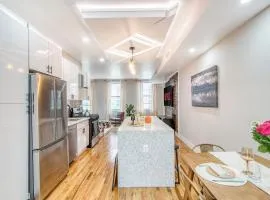 Pent House on Bruckner New Luxe 2BR 2BA King Bed Fast Wi-Fi 15 Mins to Times Square
