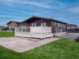 Tranquil Lodge with river views, hotel a Hambleton