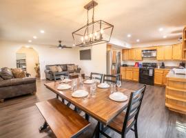 Fall 2025 Remodeled Family Retreat 15ppl, hôtel à Page