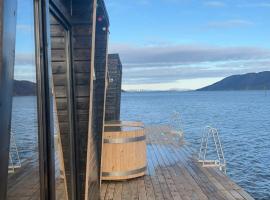 Beautiful central villa with free private parking, hotel di Sandnes