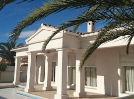 Maison de vacances lumineuse et agréable, proche plage, commerces et Montpellier, Hotel in Pérols