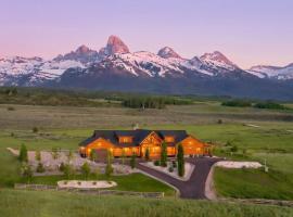 Luxury Log Cabin Epic Views Hot Tub, hotel u gradu Tetonia