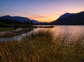 Journey's End on Fish Lake by NW Comfy Cabins