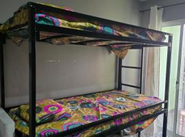 Mtechempire hostel, hostel em Espargos