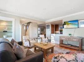 Magnificent Ocean View walk to beaches and town