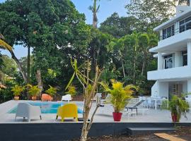 Habitation Villa Les Cassias، فندق في بيتي-بور