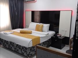 LEINAD Hotels and Suites UBEJI WARRII, hotel em Warri