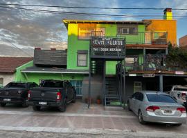 Apart Eva Luna Departamentos y Habitaciones con baño privado, hotel in Las Grutas