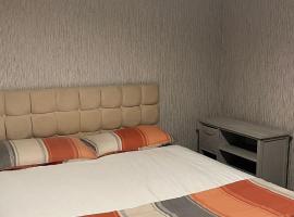 Workers Contractor friendly home long and short stays, ξενοδοχείο σε Grimsby