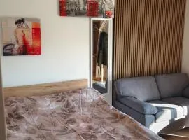 KOMNINON 90-92 15min walk to CITY CENTER