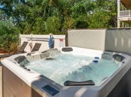 6BR Soundfront Retreat, Pool, Hot Tub, Elevator