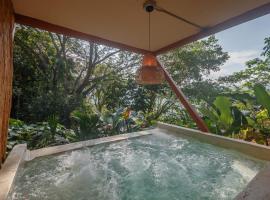 Cabaña El Mamoncillo - Jacuzzi Privado con Calefacción y Malla Catamarán - Cerca a Medellín, Hotel in Sopetran